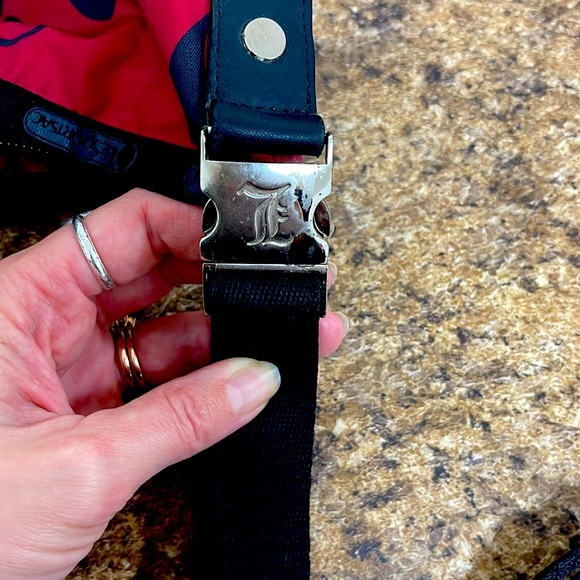 LAMB Lesportsac Gwen Stefani collab black and red shoulder/crossbody adj strap - Picture 6 of 7